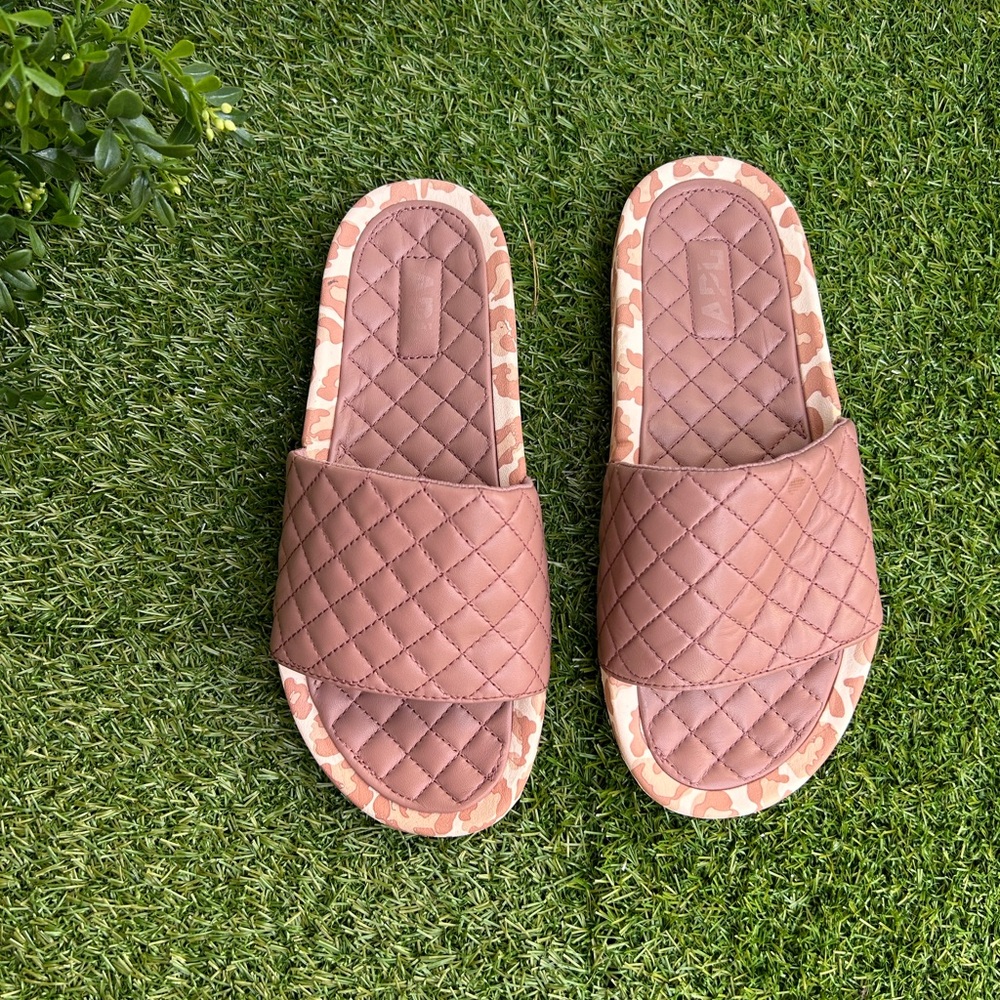 APL: Athletic Propulsion Labs sandals  Beachwood/Leopard women Sz 9 gently used